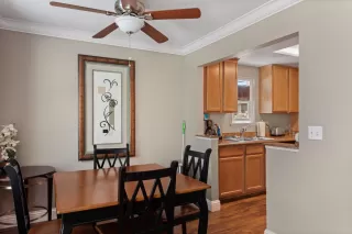 Photo #6: 224075437 Listing