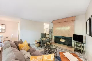 Photo #2: 224076124 Listing