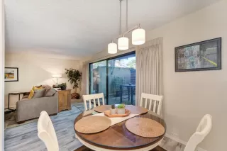 Photo #3: 224076124 Listing