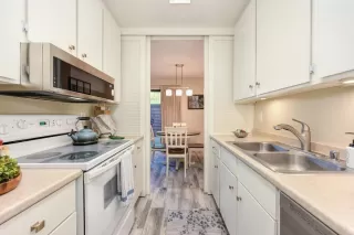 Photo #5: 224076124 Listing