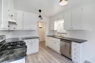 Photo #4: 224076218 Listing