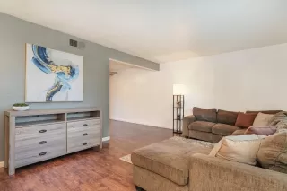 Photo #5: 224076287 Listing