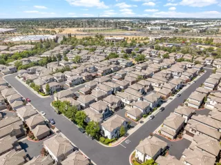 Photo #3: 224076529 Listing 