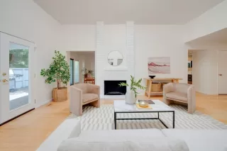 Photo #3: 224077524 Listing