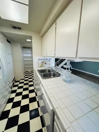 Photo #6: 224078306 Listing