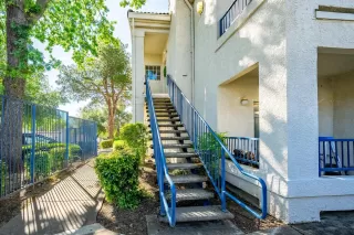 Photo #4: 224078437 Listing