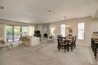 Photo #4: 224078928 Listing