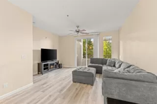 Photo #4: 224079078 Listing