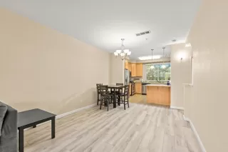 Photo #5: 224079078 Listing