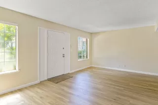 Photo #4: 224079536 Listing 