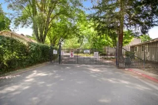 Photo #1: 224079695 Listing 