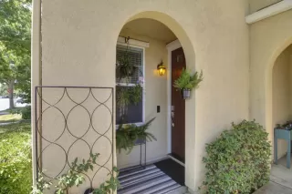 Photo #2: 224080693 Listing