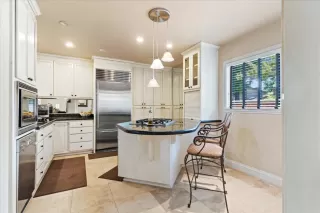 Photo #6: 224083524 Listing