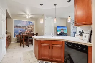 Photo #5: 224084028 Listing