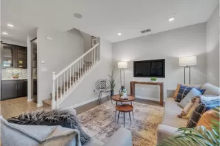 Photo #3: 224084399 Listing