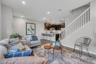 Photo #4: 224084399 Listing