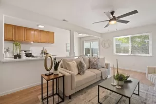 Photo #4: 224085319 Listing