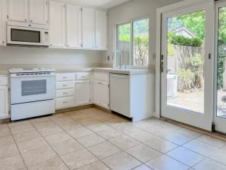 Photo #4: 224085699 Listing