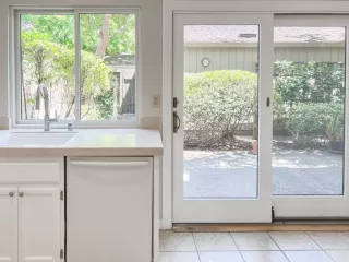 Photo #6: 224085699 Listing