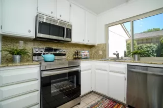 Photo #2: 224086048 Listing 