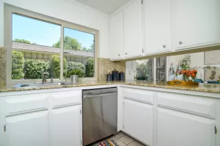 Photo #5: 224086048 Listing 