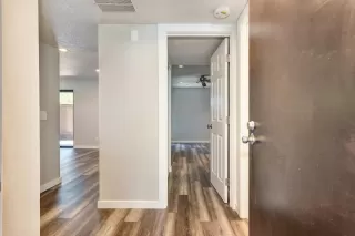 Photo #4: 224086627 Listing