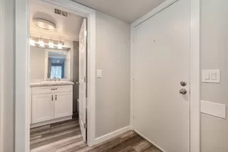 Photo #5: 224086627 Listing