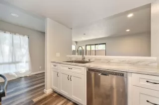 Photo #6: 224086627 Listing