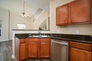 Photo #4: 224086685 Listing