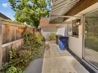 Photo #4: 224087458 Listing