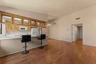 Photo #6: 224087594 Listing