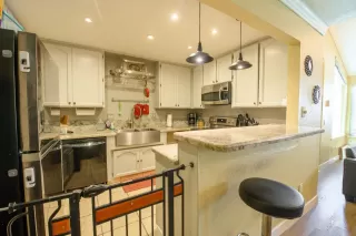 Photo #4: 224088343 Listing