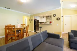 Photo #5: 224088343 Listing