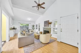 Photo #2: 224088866 Listing