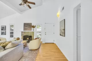 Photo #4: 224088866 Listing