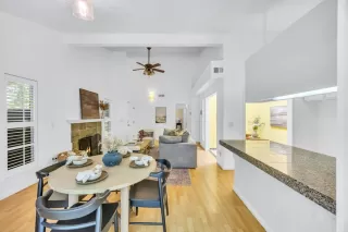 Photo #6: 224088866 Listing