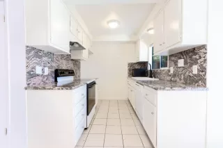 Photo #5: 224089257 Listing