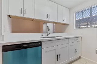 Photo #4: 224090969 Listing