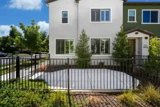 Photo #1: 224092130 Listing