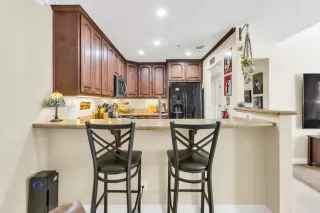 Photo #4: 224092523 Listing