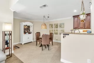 Photo #5: 224092523 Listing