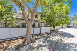 Photo #1: 224093321 Listing