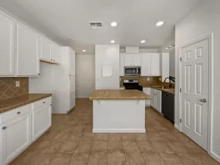 Photo #6: 224093991 Listing