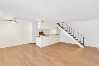 Photo #1: 224094105 Listing