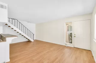 Photo #3: 224094105 Listing