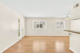 Photo #4: 224094105 Listing