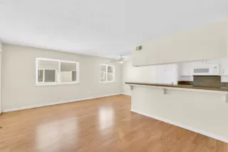 Photo #5: 224094105 Listing