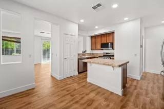 Photo #6: 224094309 Listing