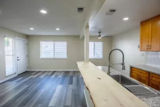 Photo #3: 224095539 Listing