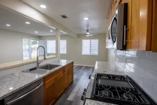 Photo #4: 224095539 Listing